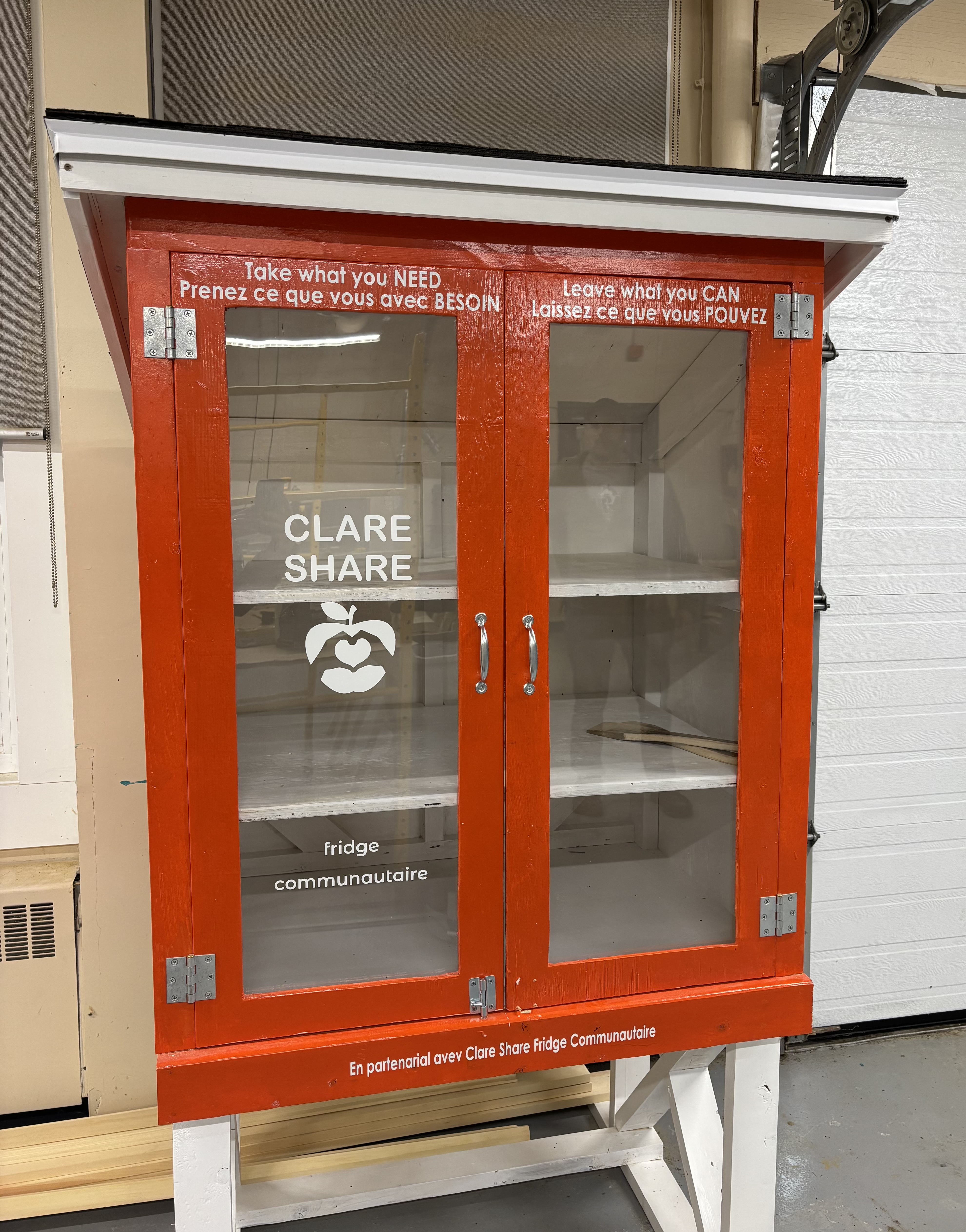 Clare Share fridge communautaire — front view