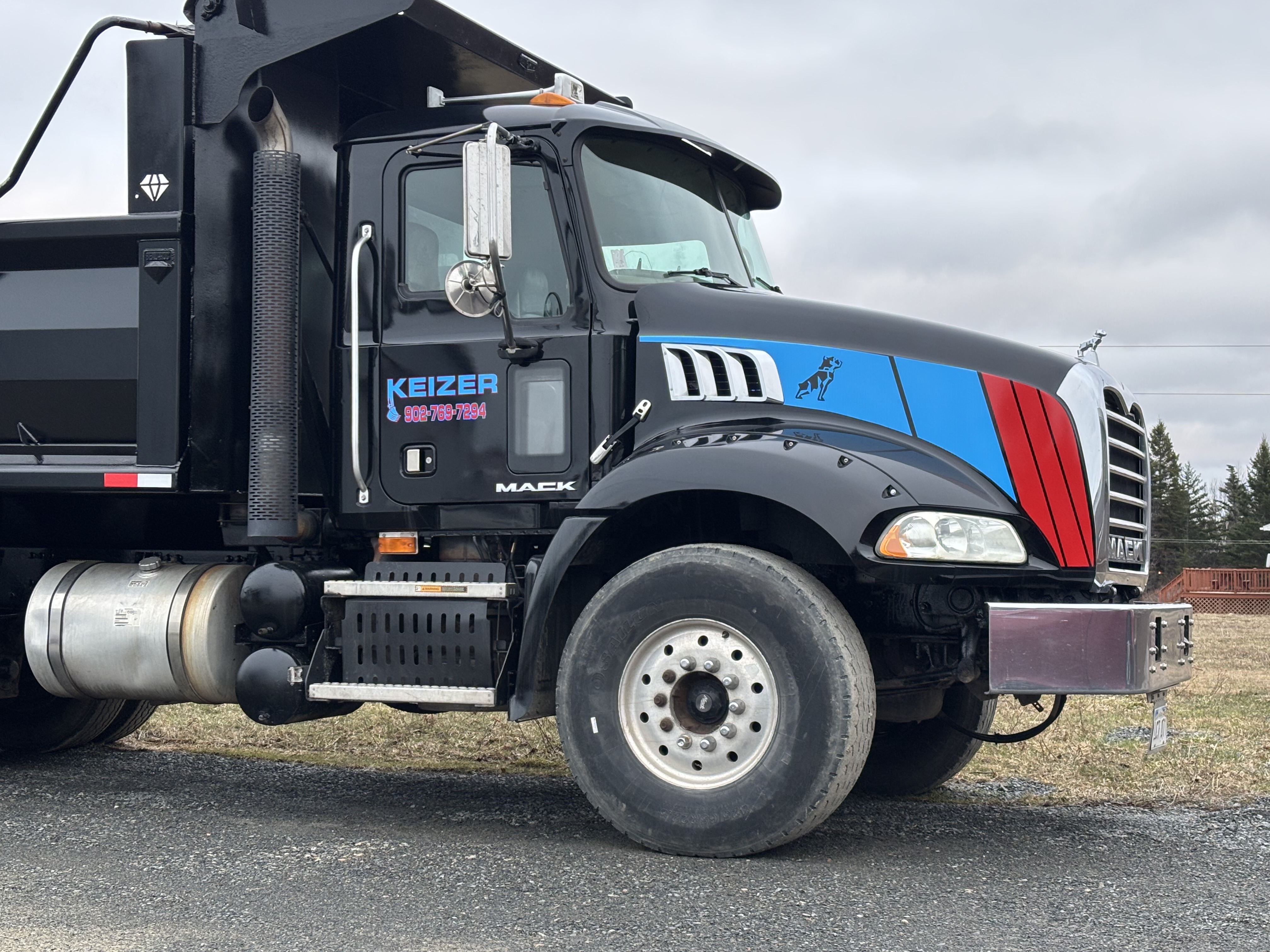 Keizer Mack truck with custom hood stripes & door lettering